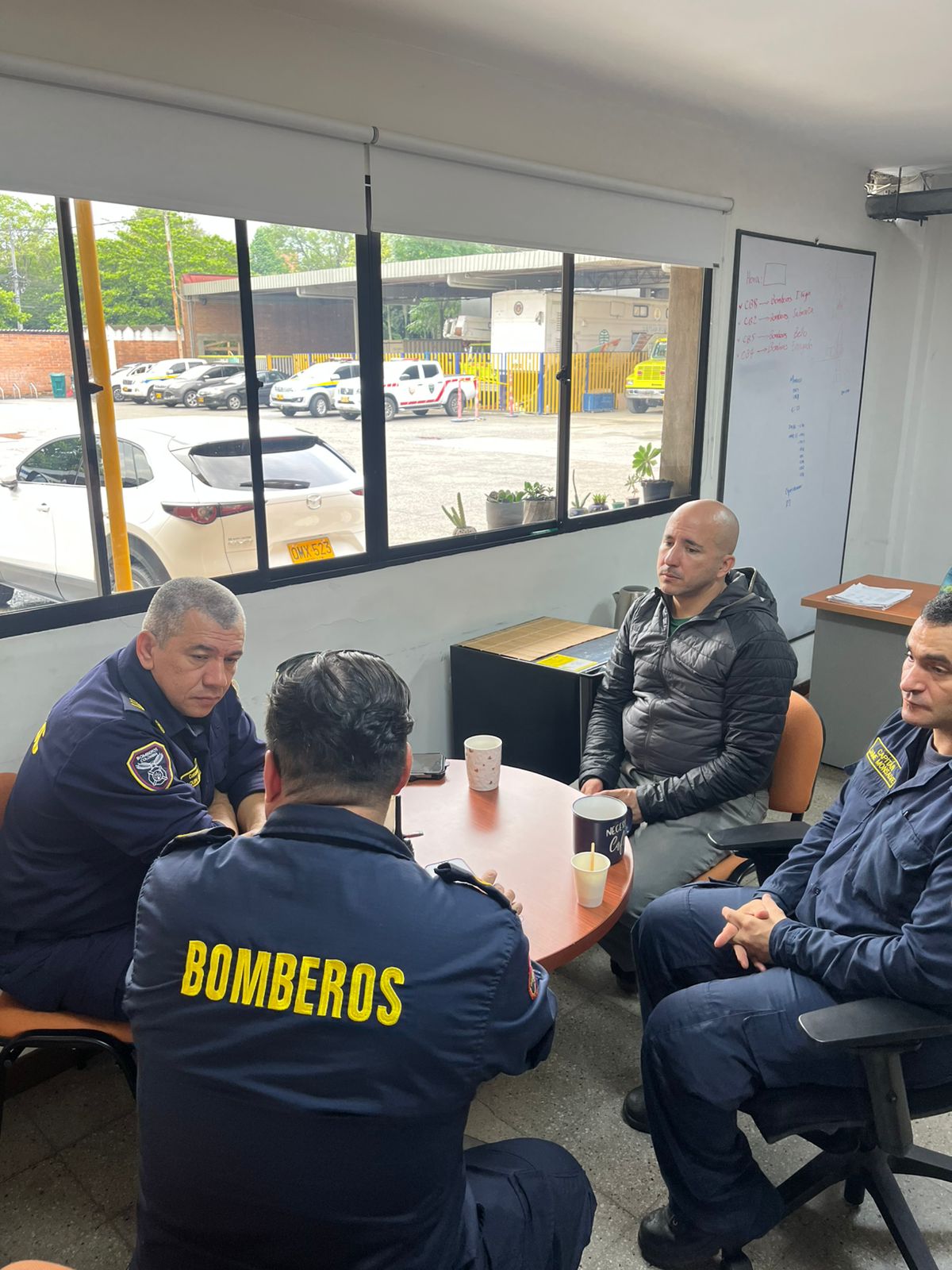 Cuerpo Oficial de Bomberos Dosquebradas establece coopearcion con su par de Medellin para trabajar en proyectos comunaes